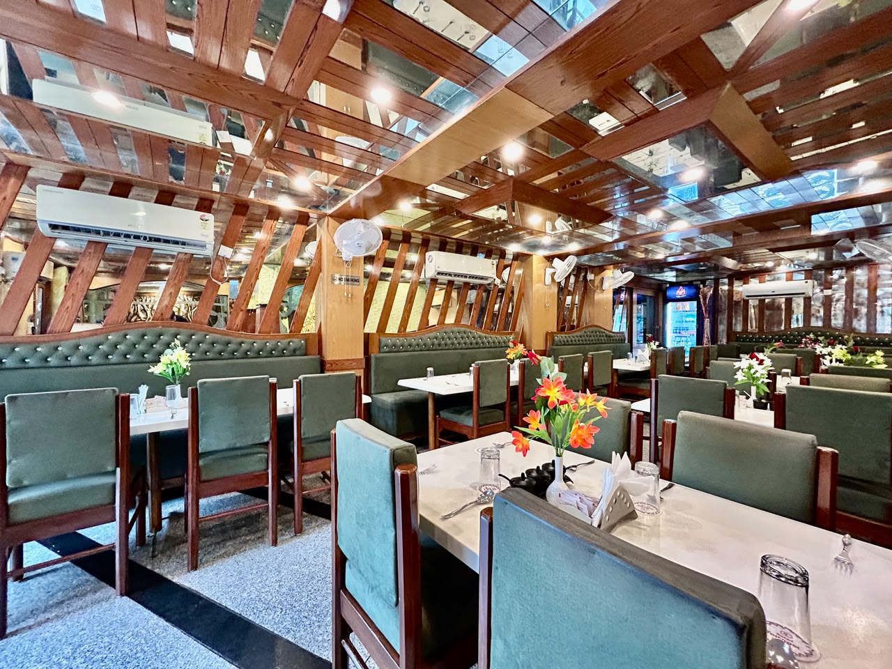 Hotel Tathagat restaurant seating